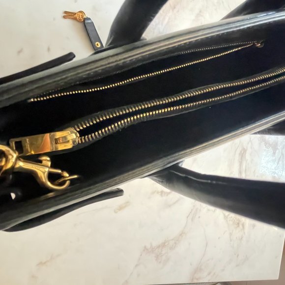 YSL Saint Laurent • Sac Du Jour Black Handbag or Shoulder Bag - Picture 5 of 8